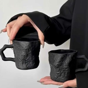 Taza de roca negra